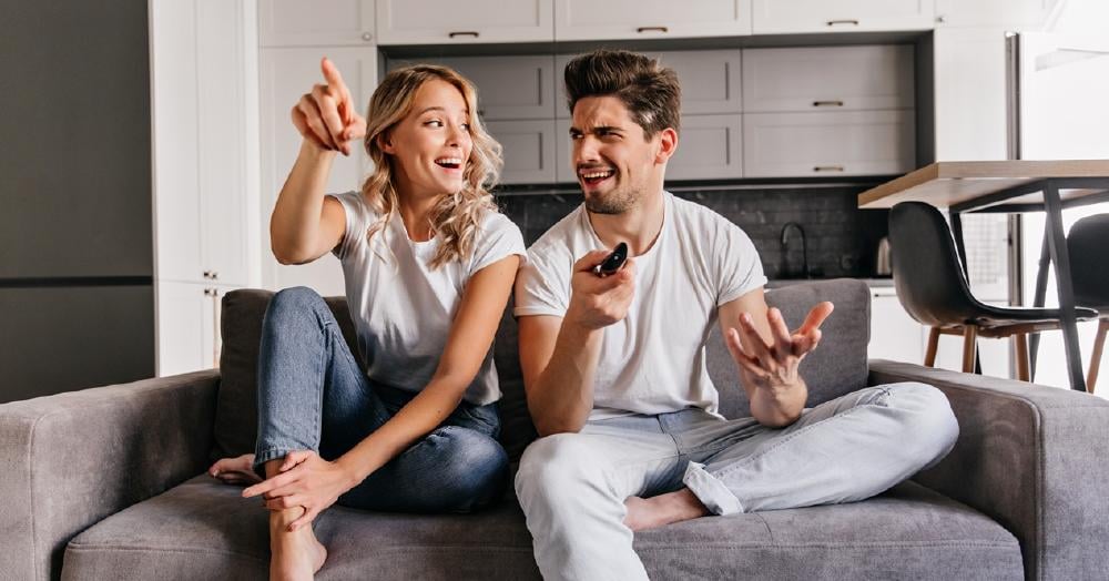 pareja-viendo-la-tele