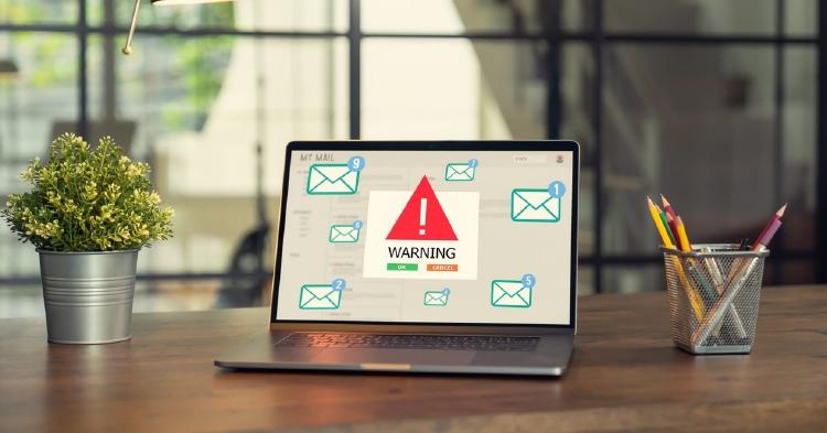 ordenador con malware ordenador con malware
