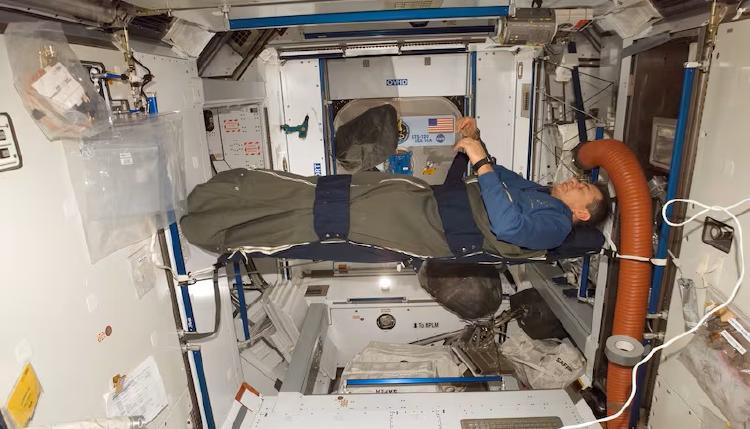 astronauta 02 durmiendo astronauta 02 durmiendo
