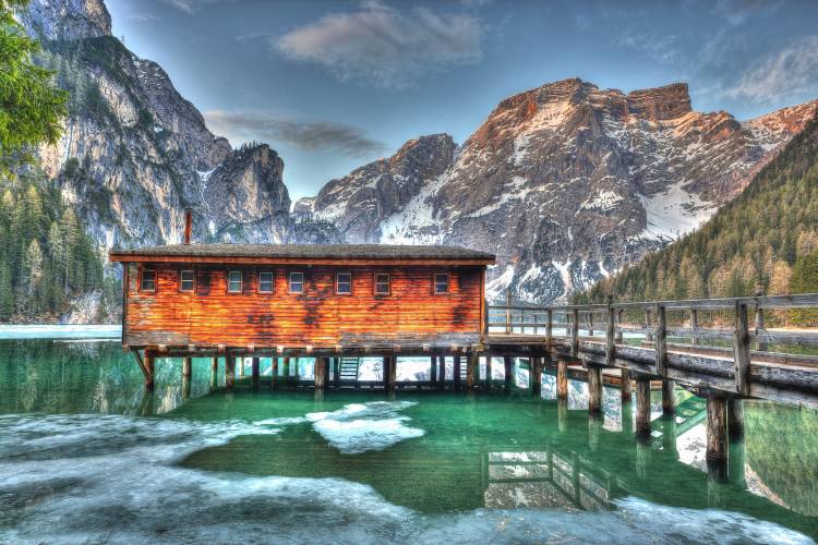 Foto en HDR de una cabaña en un lago Sacar máximo partido HDR smartphone