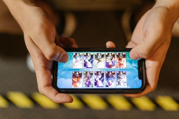 jugar en el móvil jugar en el móvil