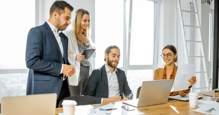 equipo en una oficina equipo en una oficina