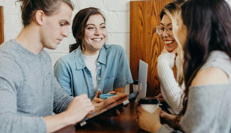 personas ampliando su red networking personas ampliando su red networking