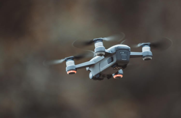 dron volando dron volando
