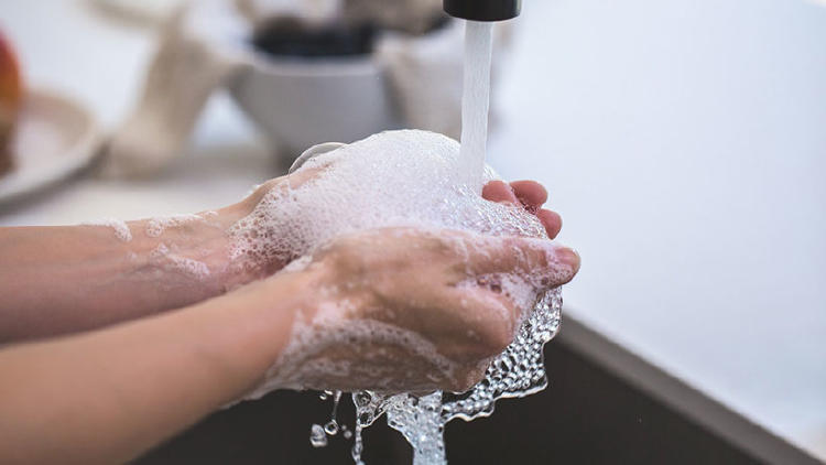 limpiar desinfectar manos