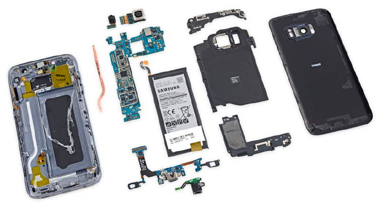 movil desarmado Batería, plástico y otras partes que puedes reciclar del movil Batería, plástico y otras partes que puedes reciclar del movil