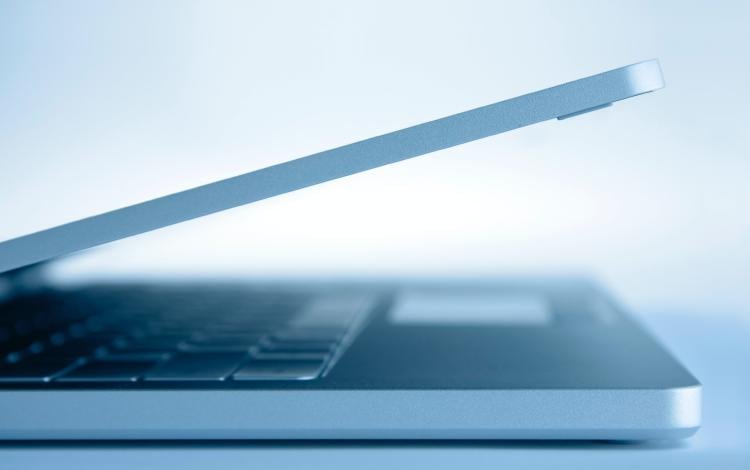 bajar tapa portátil bajar tapa portátil