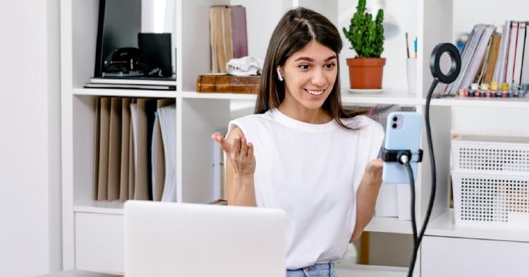 influencer grabándose influencer grabándose