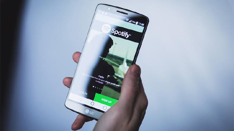 Smartphone con Spotify