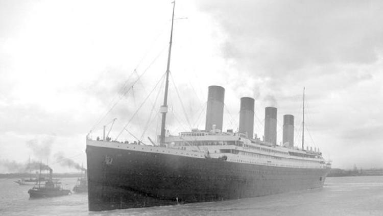 titanic blanco negro