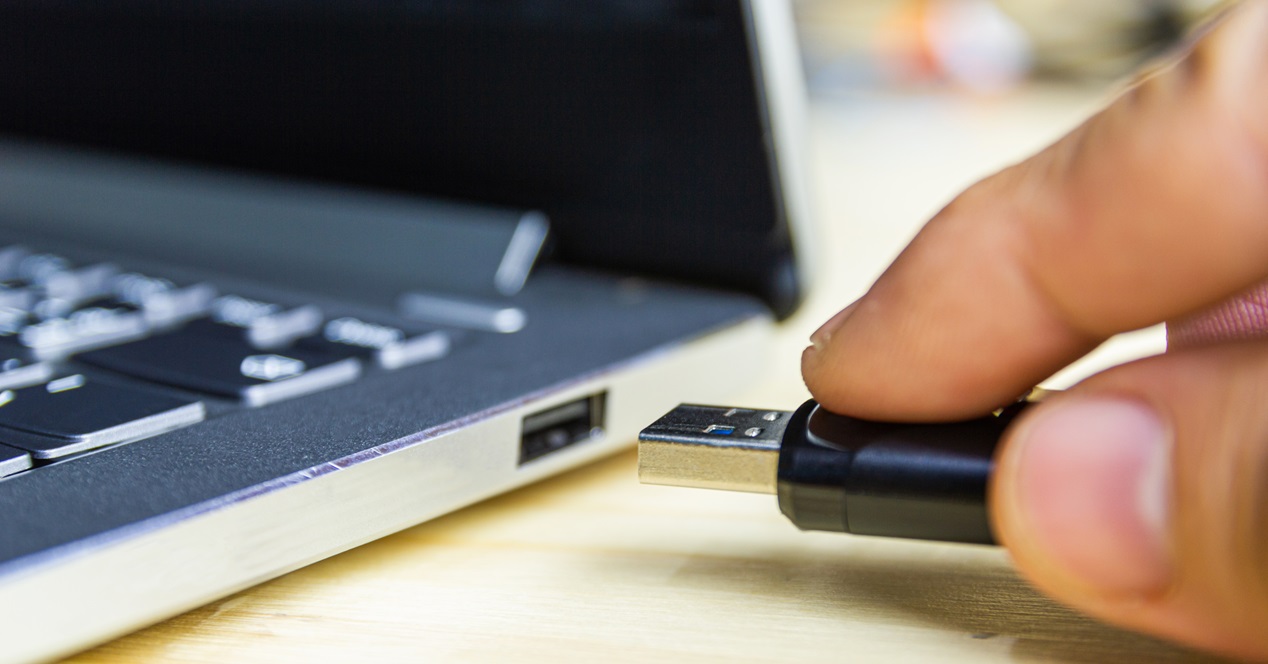 Insertar Usb Cómo tener más puertos USB en el ordenador: guía básica | MASMOVIL