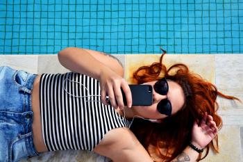 auriculares piscina