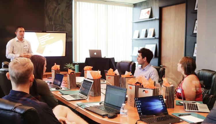 ¿Qué es reskilling y upskilling? ¿Qué es reskilling y upskilling?