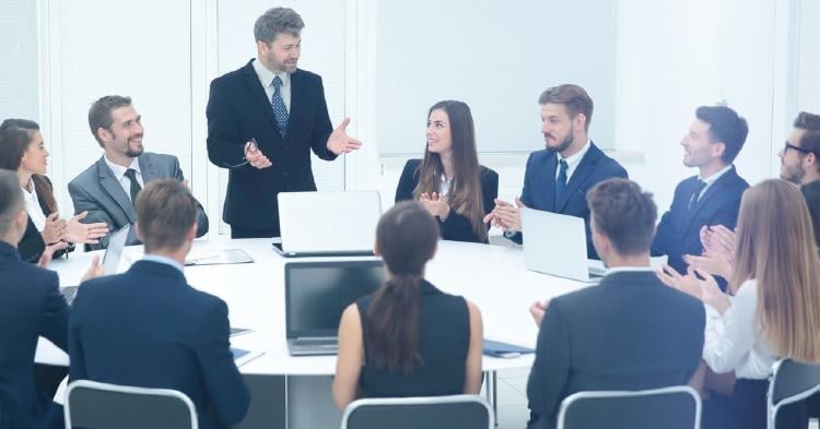 director comercial en una reunion director comercial en una reunion